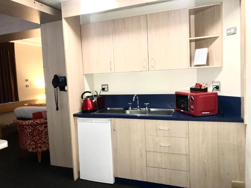 Kuchyň nebo kuchyňský kout v ubytování Mariners Court Hotel Sydney