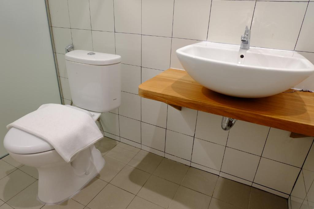Koupelna v ubytování Liberta Malioboro South