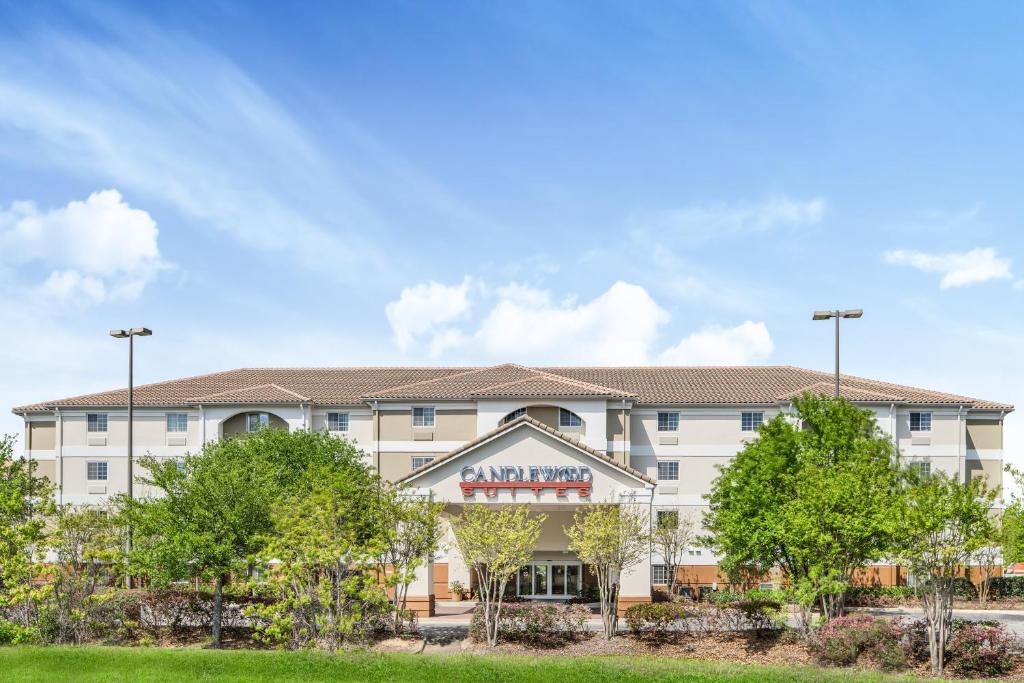 a rendering of the front of a hotel at Candlewood Suites Destin-Sandestin Area, an IHG Hotel in Destin