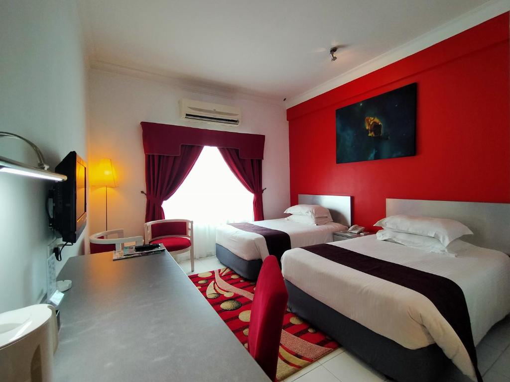 Postel nebo postele na pokoji v ubytování Klana Beach Resort Port Dickson