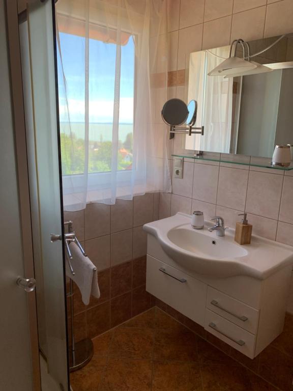 Łazienka w obiekcie HolidaySport Haus