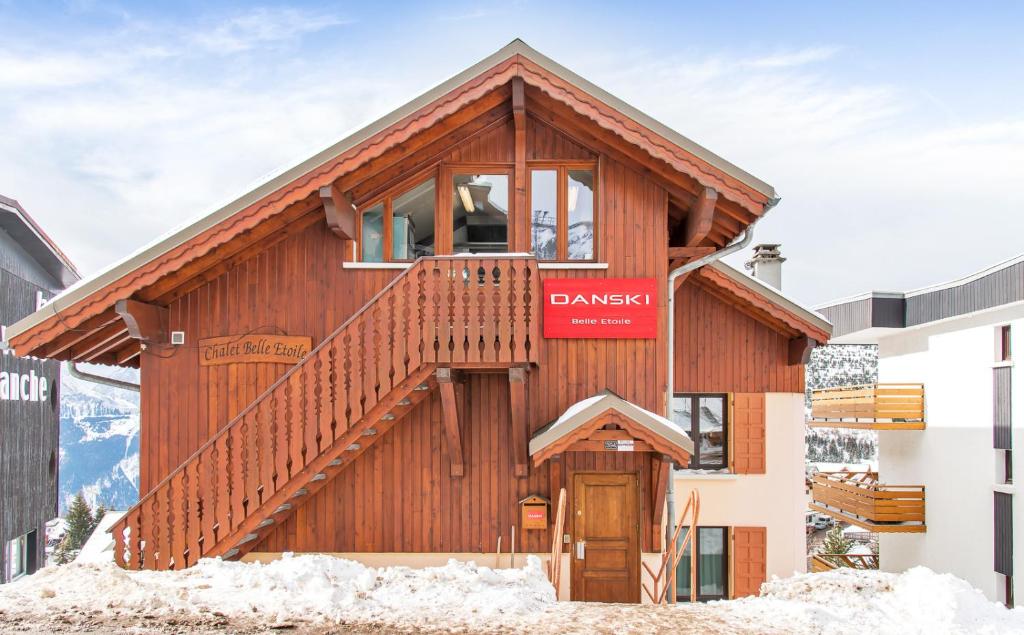 a wooden building with a balcony on it at Chalethotel Belle Etoile in L'Alpe-d'Huez