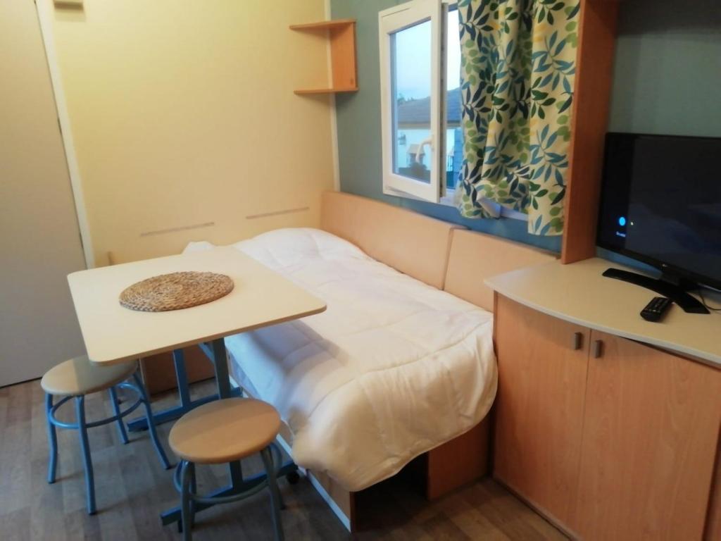 Televízia a/alebo spoločenská miestnosť v ubytovaní Casita Altair