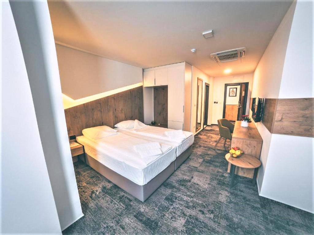 Postel nebo postele na pokoji v ubytování Orange Hotel