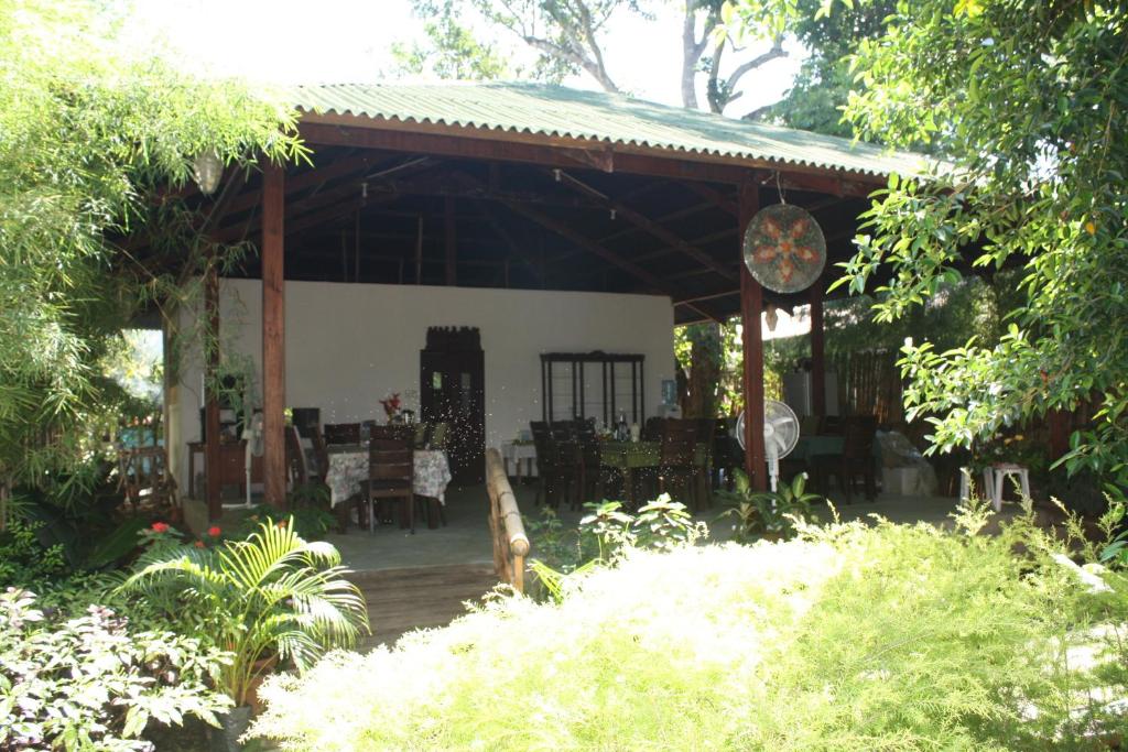 Um jardim no exterior de Greenspace Palawan