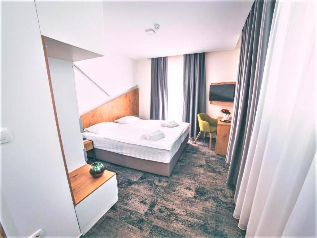 Postel nebo postele na pokoji v ubytování Orange Hotel