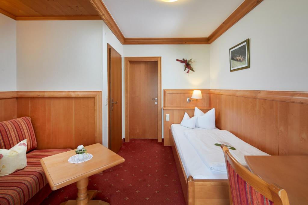 Postel nebo postele na pokoji v ubytování Hotel Gasthof Abelhof