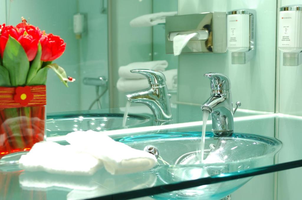 Ramada Encore by Wyndham Geneva - Resim 45