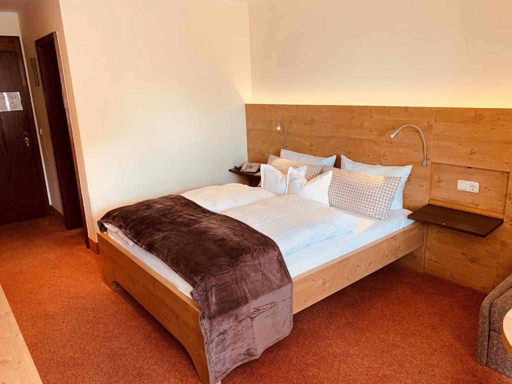 Postel nebo postele na pokoji v ubytování Isar Hotel