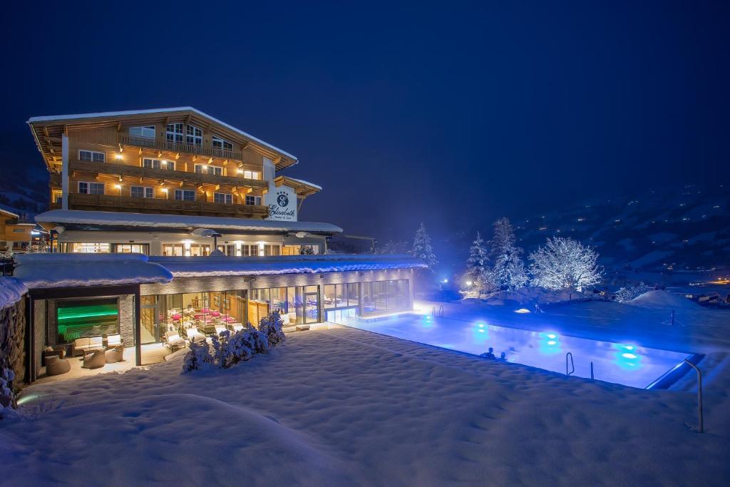 Bazén v ubytování Hotel Elisabeth nebo v jeho okolí