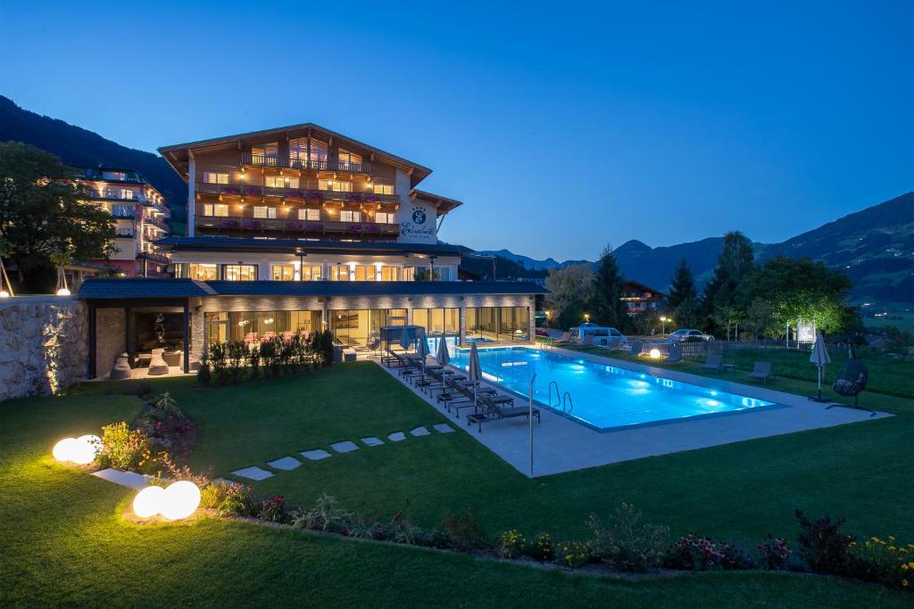 Bazén v ubytování Hotel Elisabeth nebo v jeho okolí