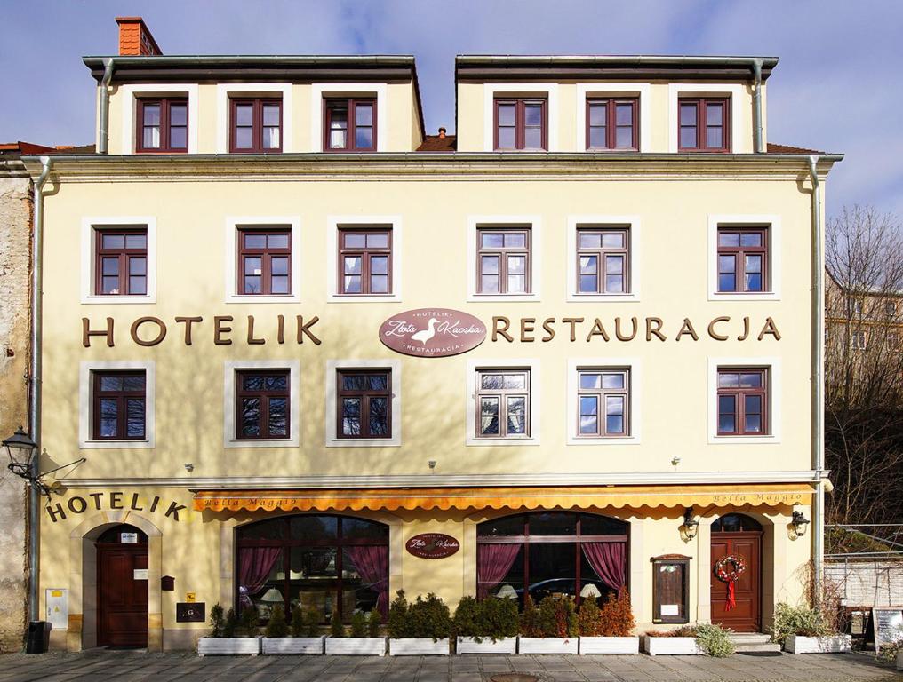 a hotel in front of a building at Hotelik & Restauracja Złota Kaczka in Zgorzelec