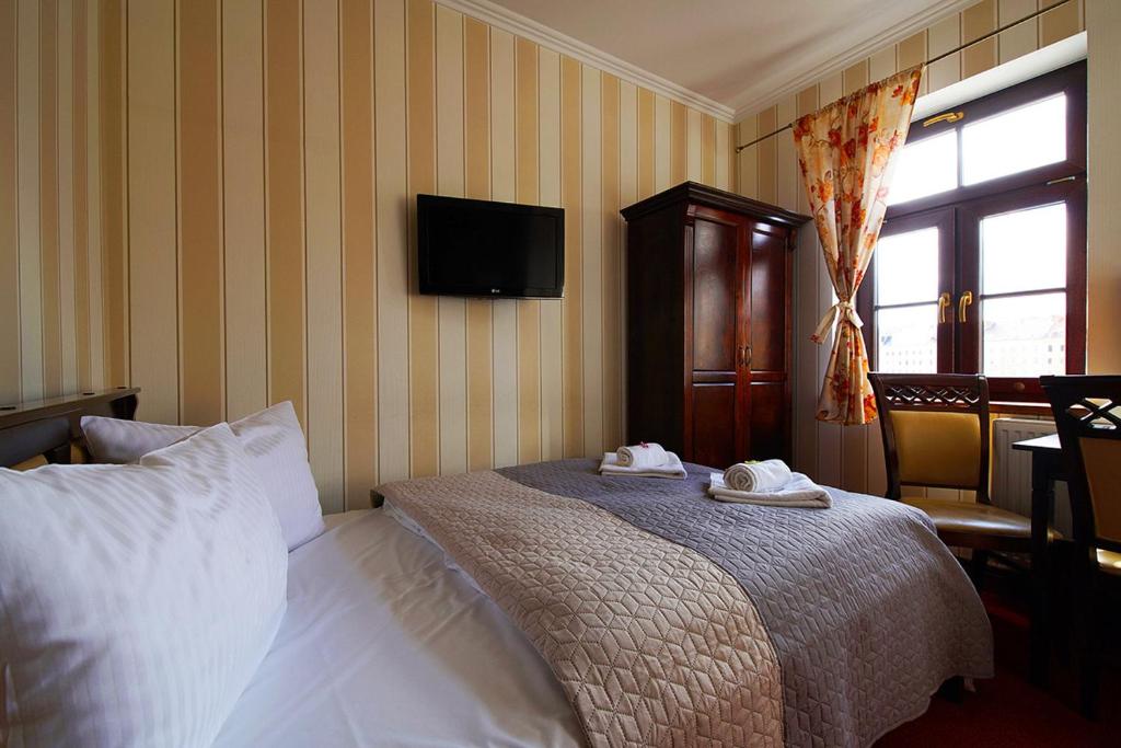 Postel nebo postele na pokoji v ubytování Hotelik & Restauracja Złota Kaczka