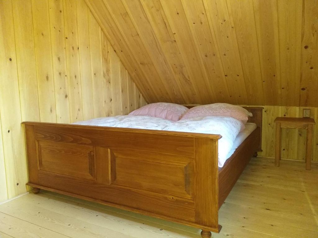 Postel nebo postele na pokoji v ubytování Roubenka Telecí