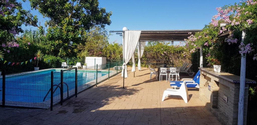 The swimming pool at or close to Villa Mirador del Sol, 45min playas de Doñana, 35min de Sevilla