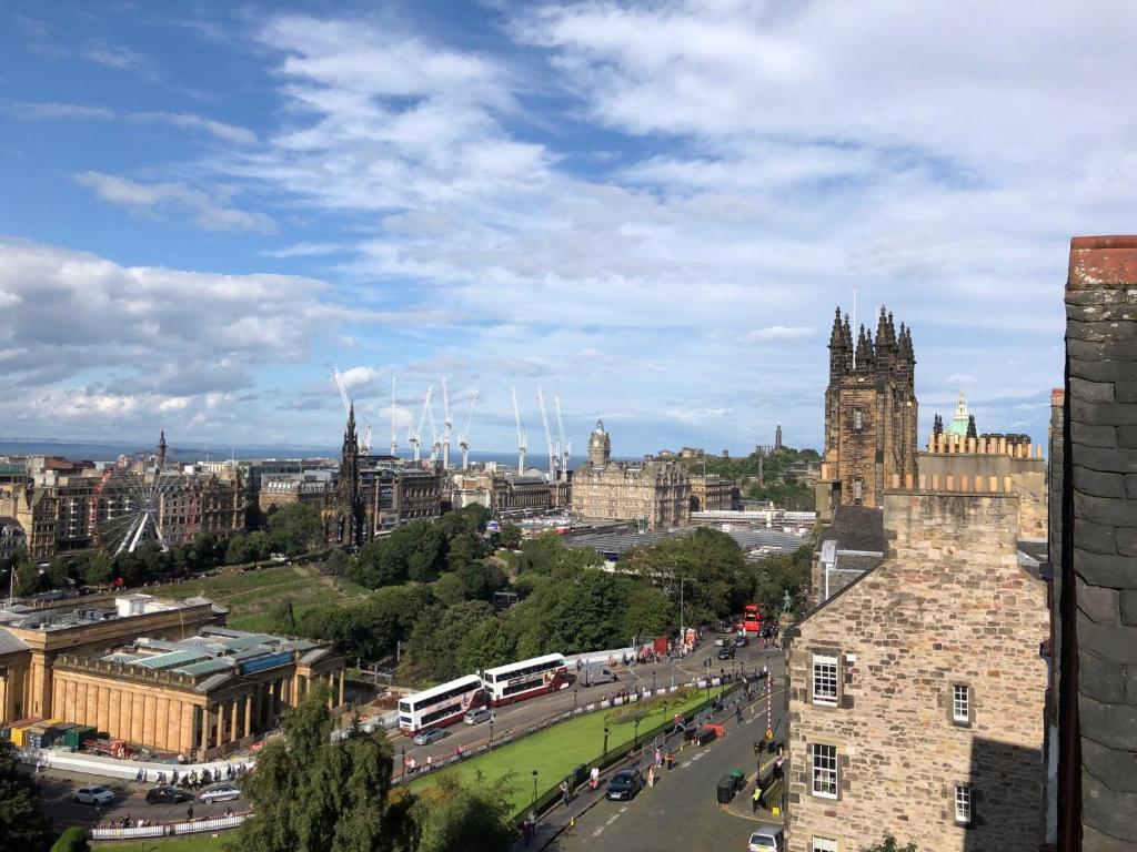 Nespecifikovaný výhled na destinaci Edinburgh nebo výhled na město při pohledu z penzionu