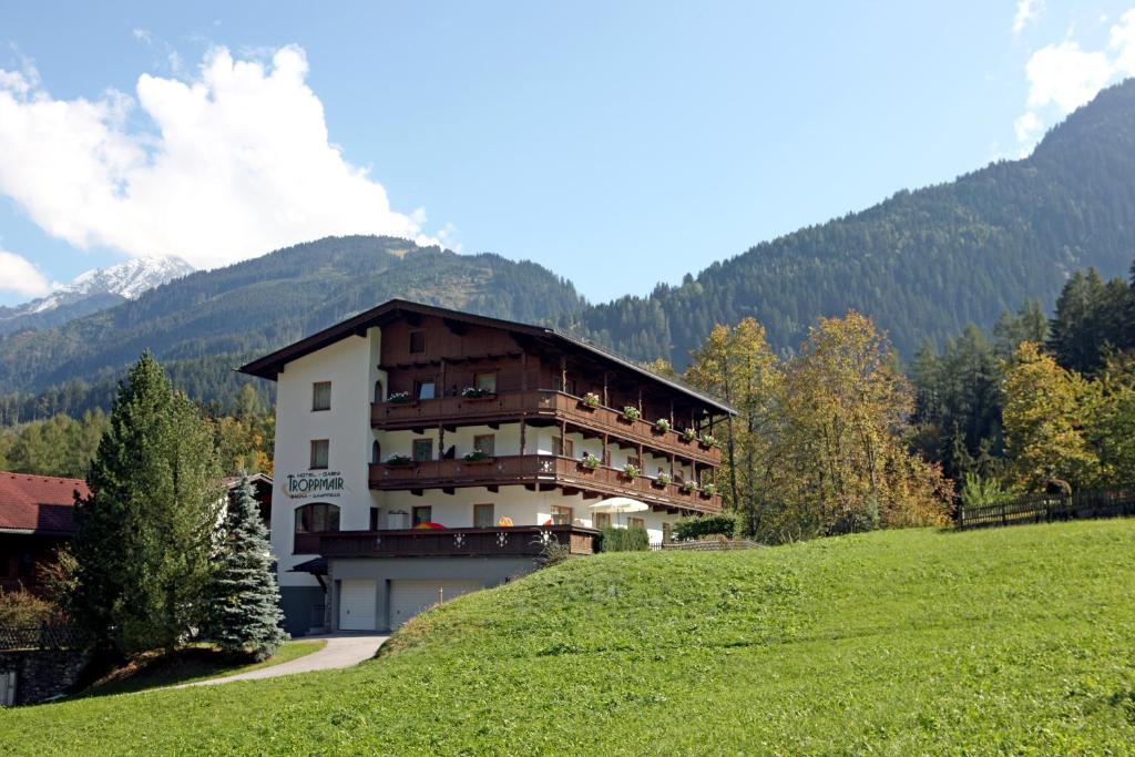 Nespecifikovaný výhled na hory nebo výhled na hory při pohledu z hotelu