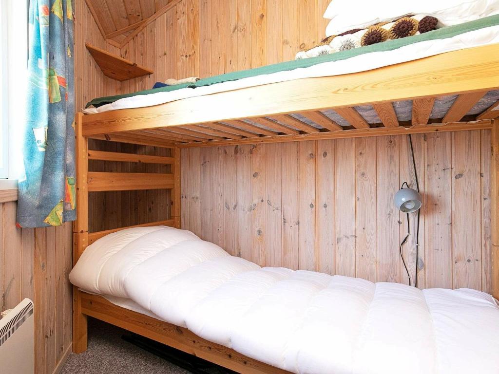 Postel nebo postele na pokoji v ubytování 4 person holiday home in Vinderup-By Traum