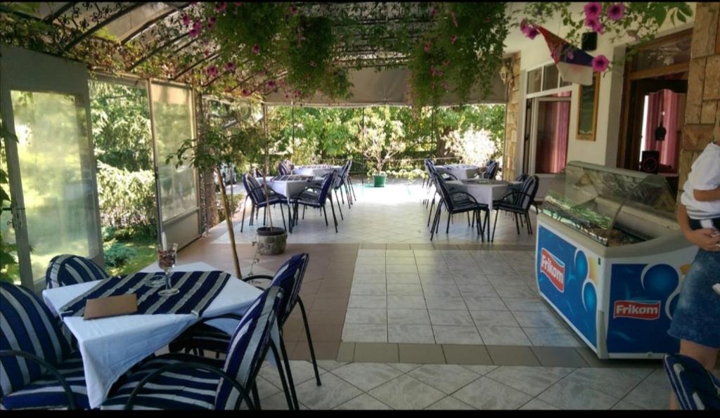 Restaurace v ubytování Veliki Raj Plus
