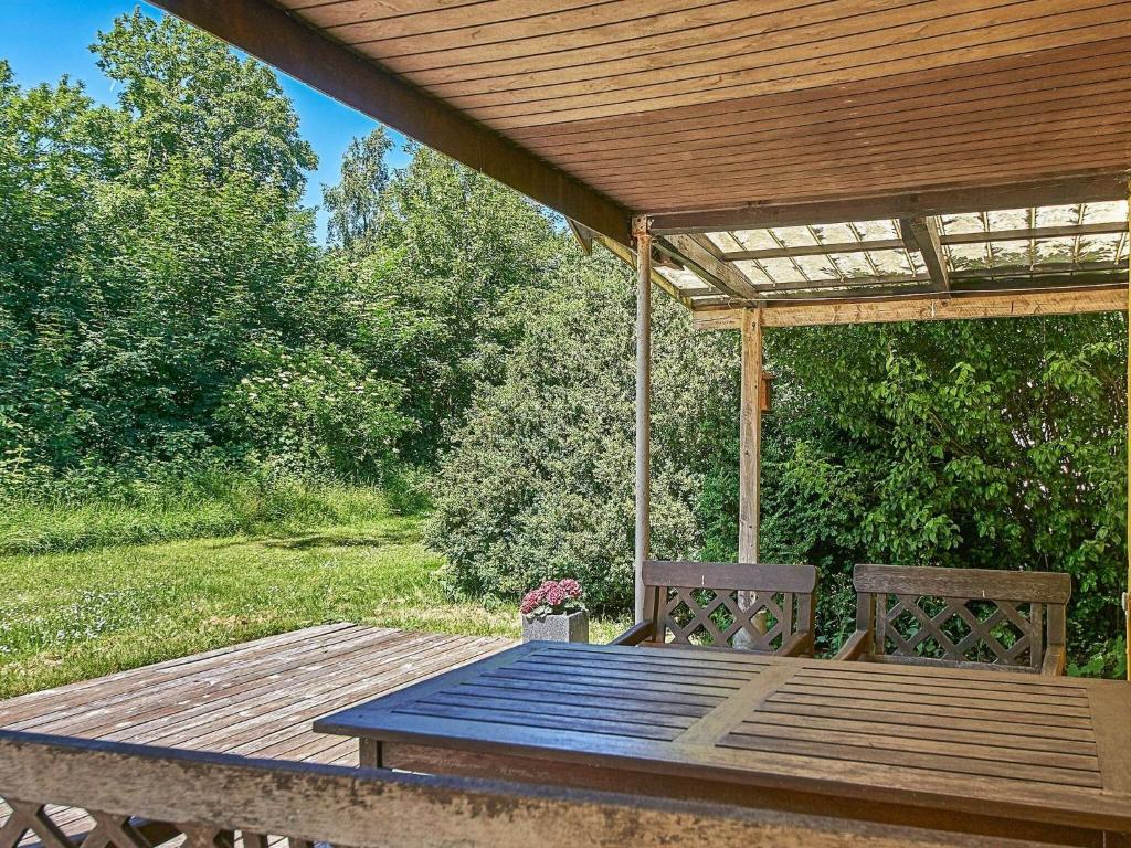 Zahrada ubytování 6 person holiday home in Aakirkeby-By Traum