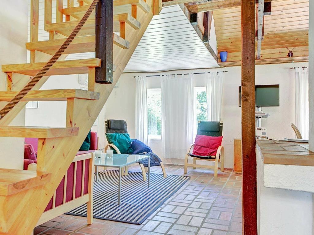 Posezení v ubytování 6 person holiday home in Aakirkeby-By Traum