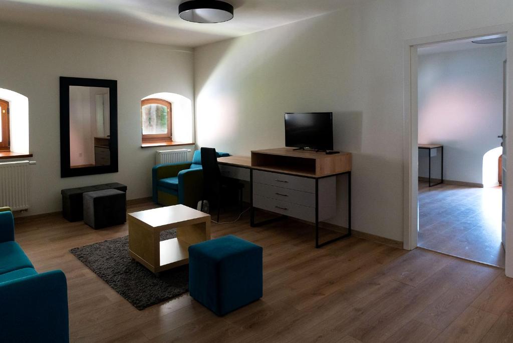 Televízia a/alebo spoločenská miestnosť v ubytovaní Hotel Spichlerz Pierwszy SPA & WELLNESS