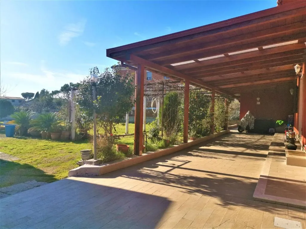 Tranquil Holiday Home in Roma with Garden near Ostia Antica, Roma, Italia