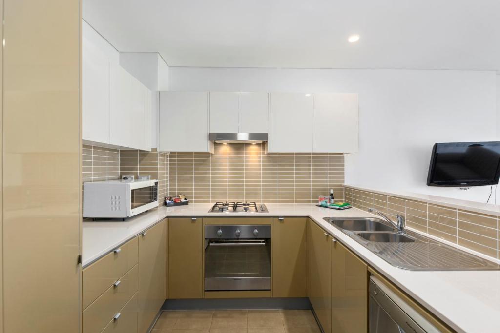 Quality Suites Pioneer Sands photo