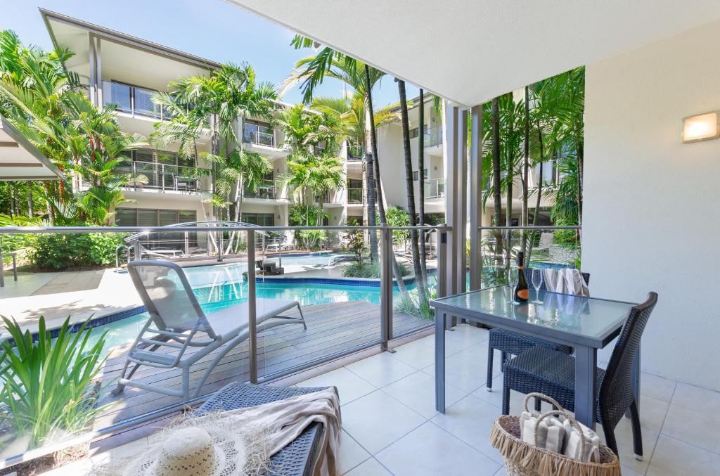 Bazén v ubytování Shantara Resort Port Douglas - Adults Only Retreat nebo v jeho okolí