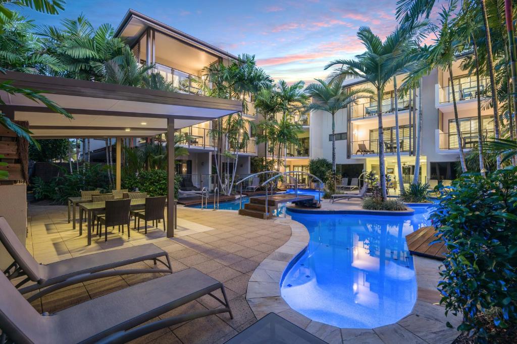 Bazén v ubytování Shantara Resort Port Douglas - Adults Only Retreat nebo v jeho okolí