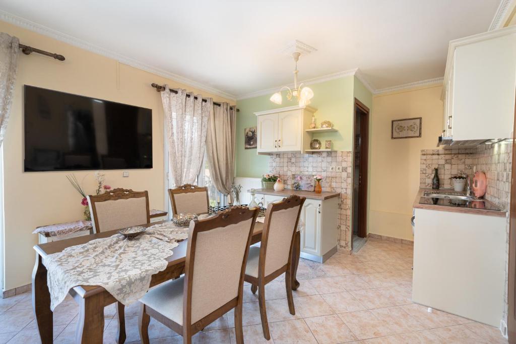 Kuchyň nebo kuchyňský kout v ubytování AIGLI ELEGANT SEA VIEW APARTMENT IN ARGOSTOLI