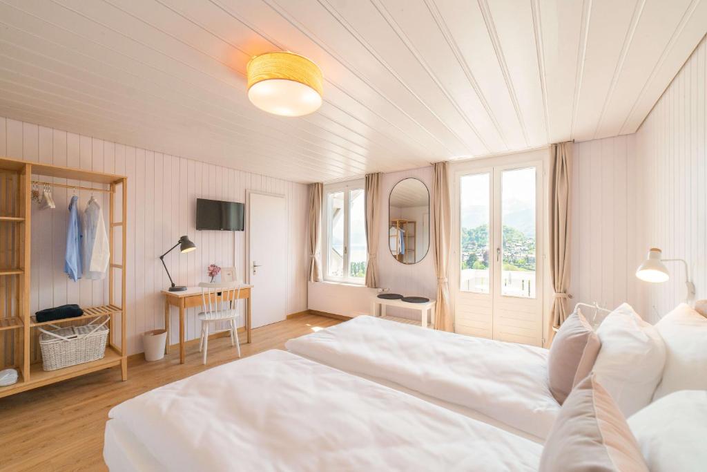 Postel nebo postele na pokoji v ubytování la belle vue Boutique Hotel & Café