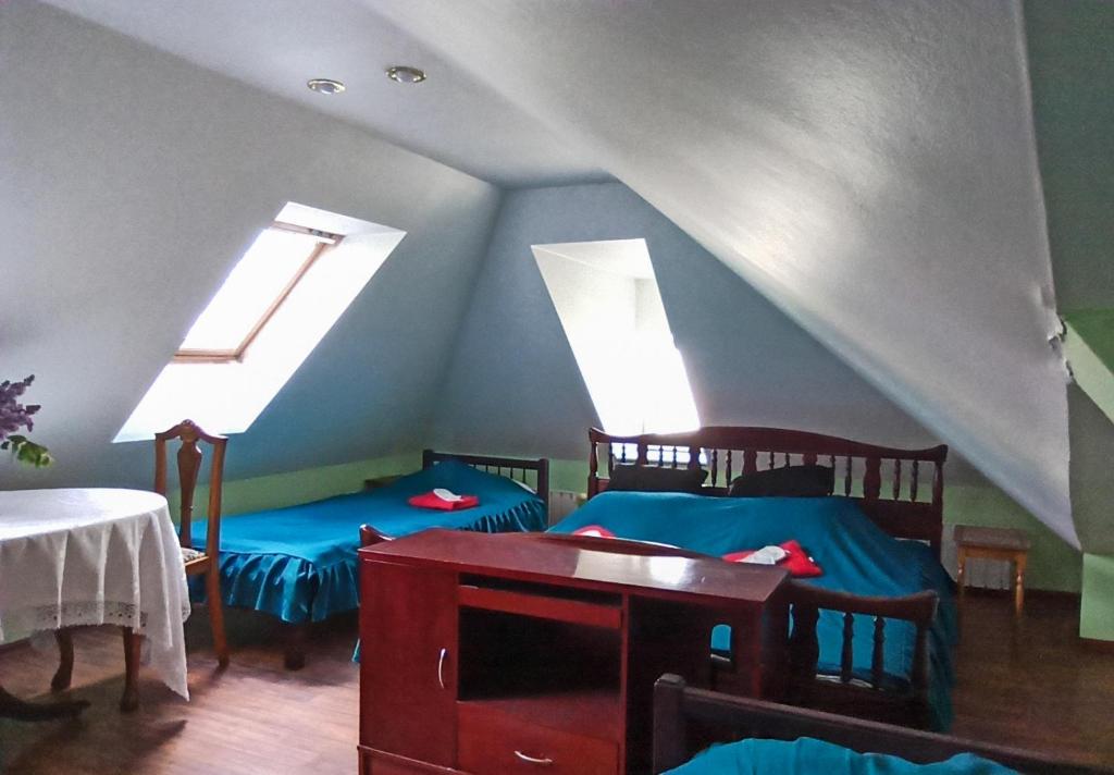 Вілла Графа - Family Room With Shared Bathroom