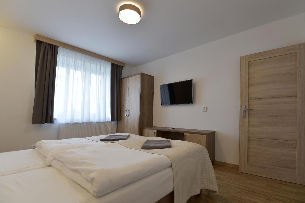 Postel nebo postele na pokoji v ubytování Vila Albrecht Vimperk