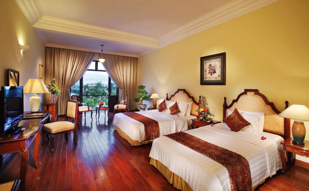 Postel nebo postele na pokoji v ubytování Saigon Morin Hotel