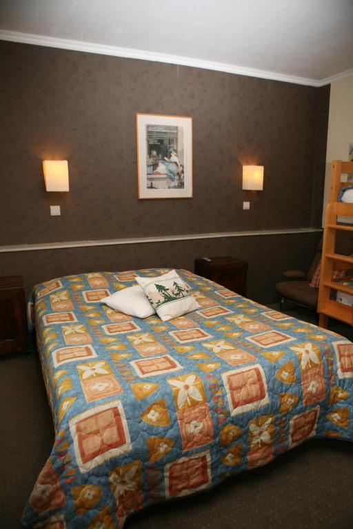 Postel nebo postele na pokoji v ubytování Hostellerie Hérock