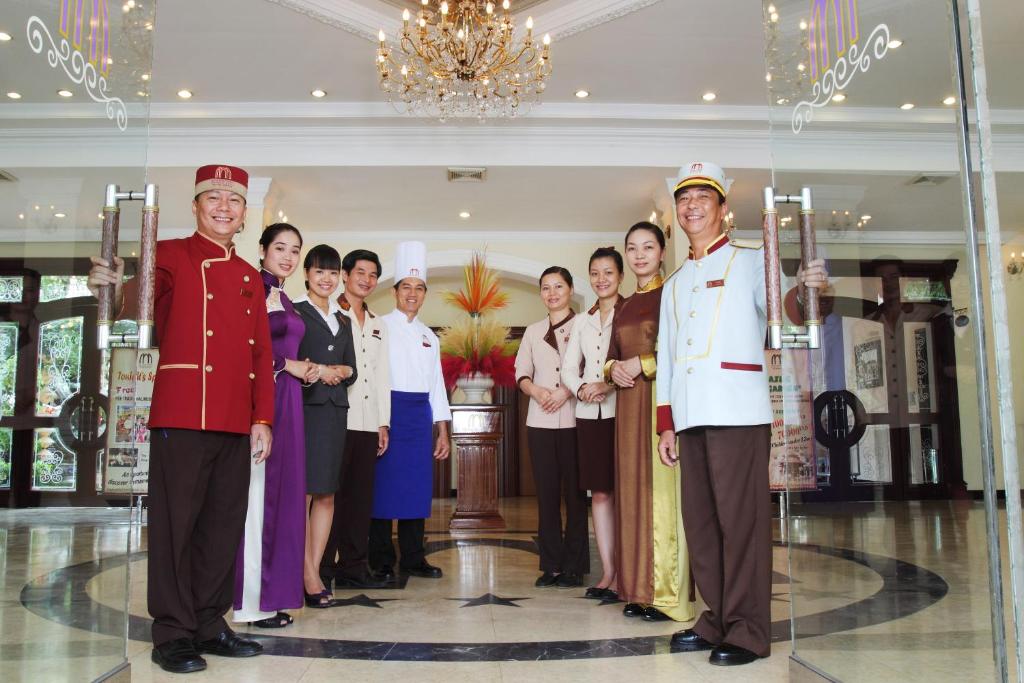 Členové personálu v ubytování Saigon Morin Hotel