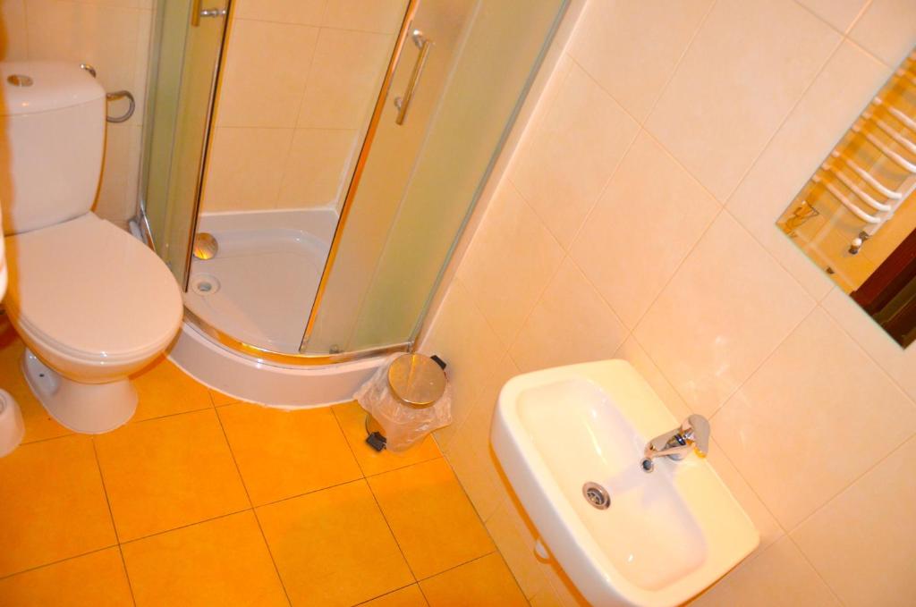 Ośrodek Wypoczynkowo-Szkoleniowy HALNY - Chambre Lits Jumeaux Avec Salle De Bains