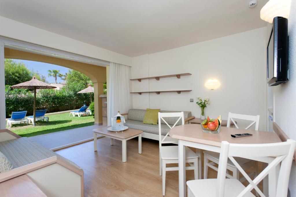 Insotel Cala Mandia Resort - 
