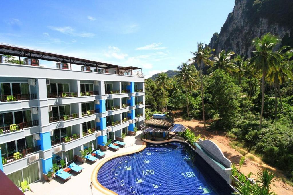 Bazén v ubytování Aonang Silver Orchid Resort nebo v jeho okolí