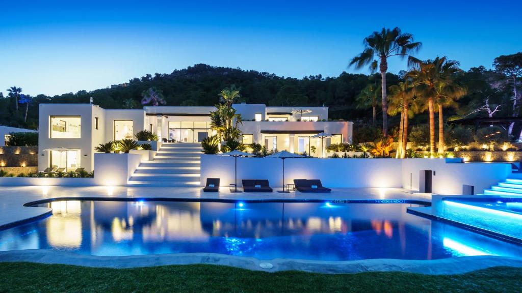 Luxury Villa with Superb Sea Views, Ibiza Villa 1054, Nuestra ...