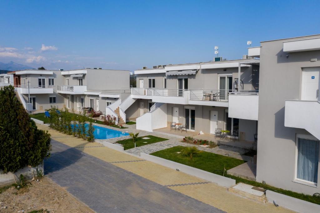 Bazén v ubytování Danai & Palm Residential Complexes nebo v jeho okolí