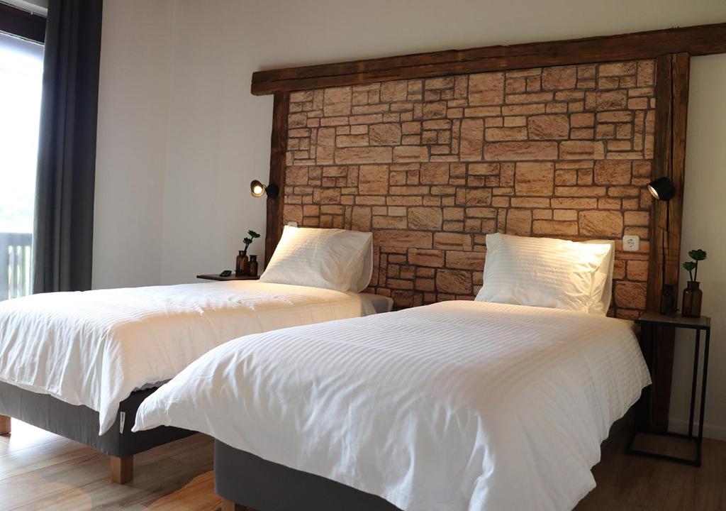 Pension Leano - Double Room With Balcony