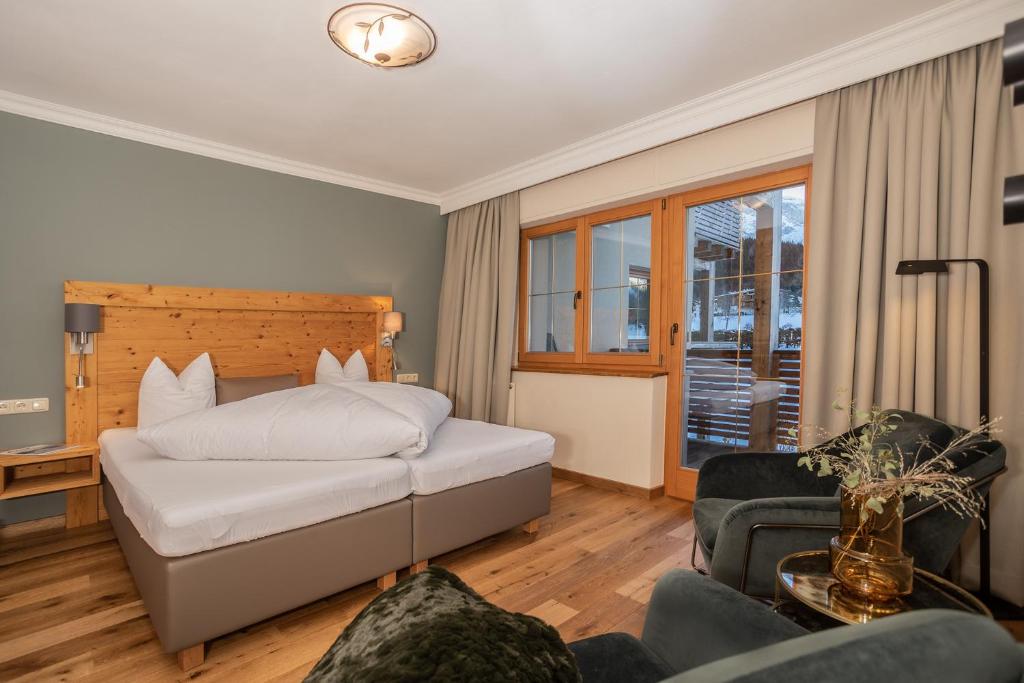 Ένα ή περισσότερα κρεβάτια σε δωμάτιο στο Hotel Garni Berghof