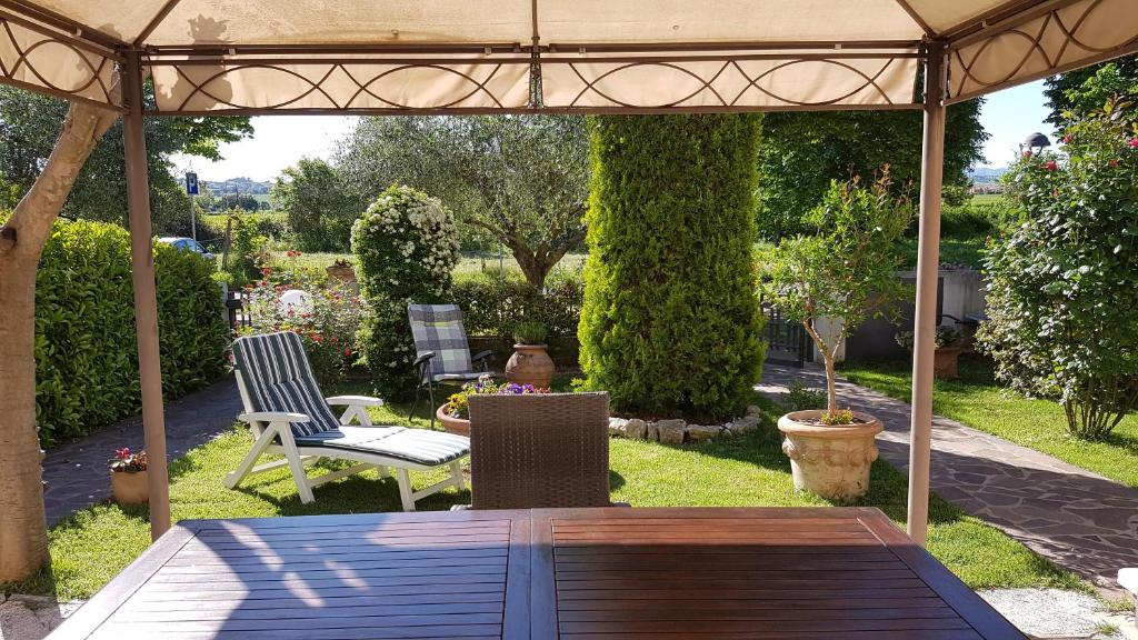 Κήπος έξω από το Casa di Mario e Natalina