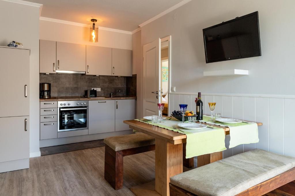 Kuchyň nebo kuchyňský kout v ubytování Landhaus Calluna