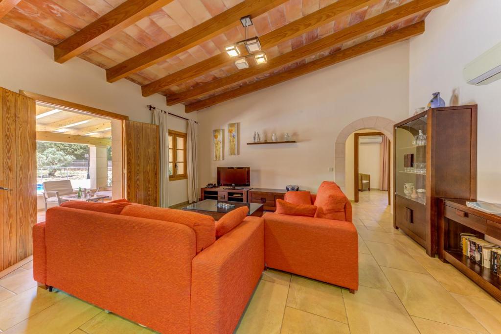 A seating area at Villa Pontarro by Sealand Villas