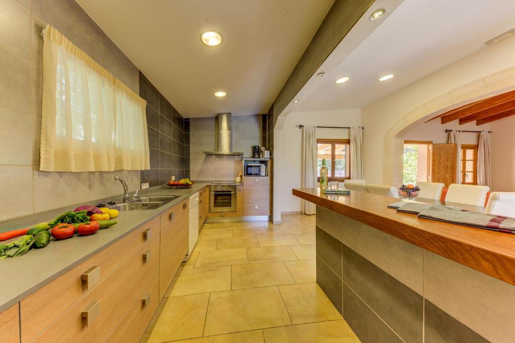 A kitchen or kitchenette at Villa Pontarro by Sealand Villas