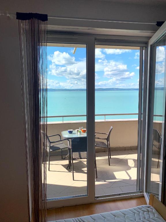 Club218 Holiday Apartman Siófok - Studio With Lake View