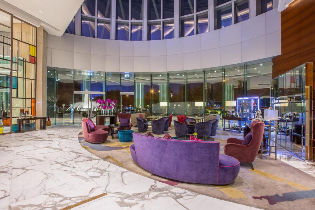 Posezení v ubytování Crowne Plaza Macau by IHG